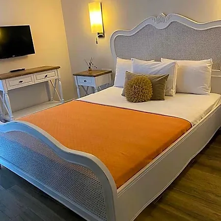 Chloe Alacati Otel